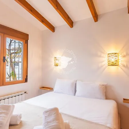 فيلة Casa Charline